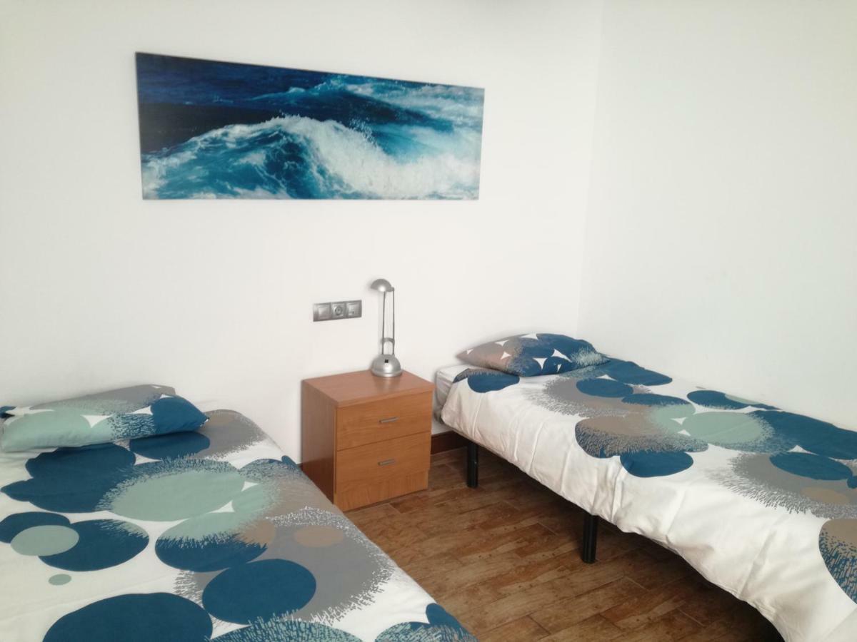 Surfhouse Hostel Famara Caleta De Famara Bagian luar foto