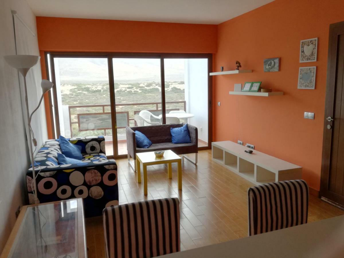 Surfhouse Hostel Famara Caleta De Famara Bagian luar foto